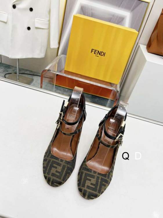 Picture of Fendi Shoes _SKUFendisz35-402CGDT12015068